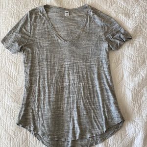 Stretchy grey old navy t shirt